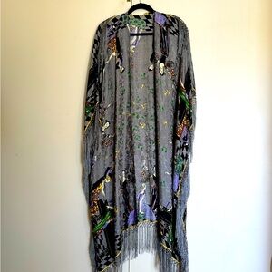 Absolutely GORGEOUS silver Kimono!